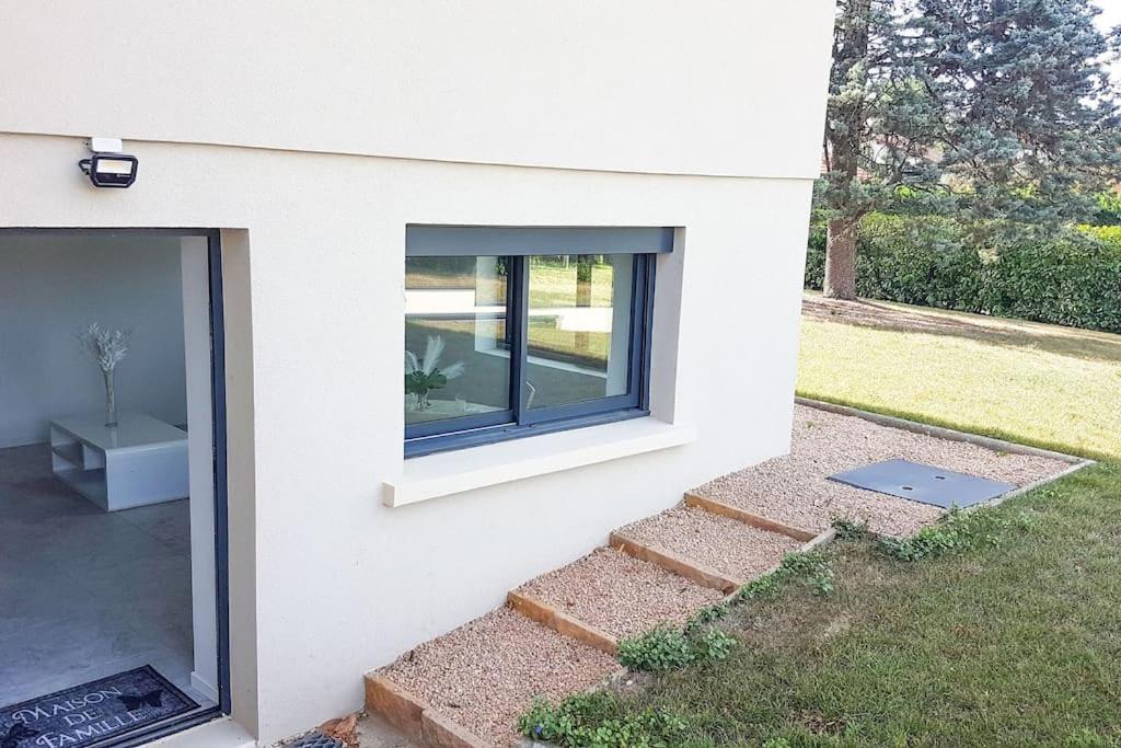 Le Petit Castel, Portes De Lyon Chazay-d'Azergues Exteriér fotografie